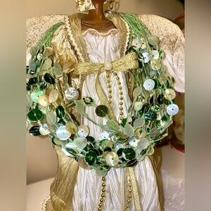 Vintage Mother of Pearl Beads necklace . Very old